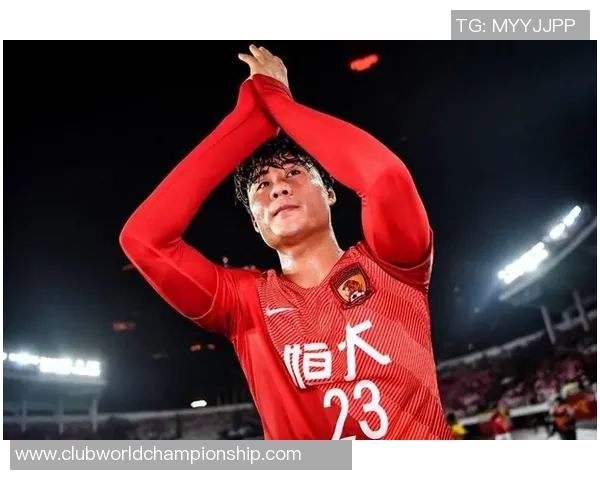 上港与首尔激战正酣替补球员红牌风波引发热议